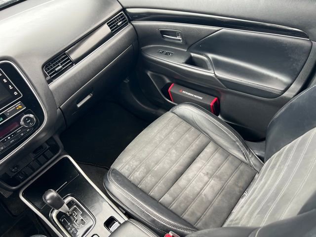 Used 2019 Mitsubishi Outlander AWD image 13