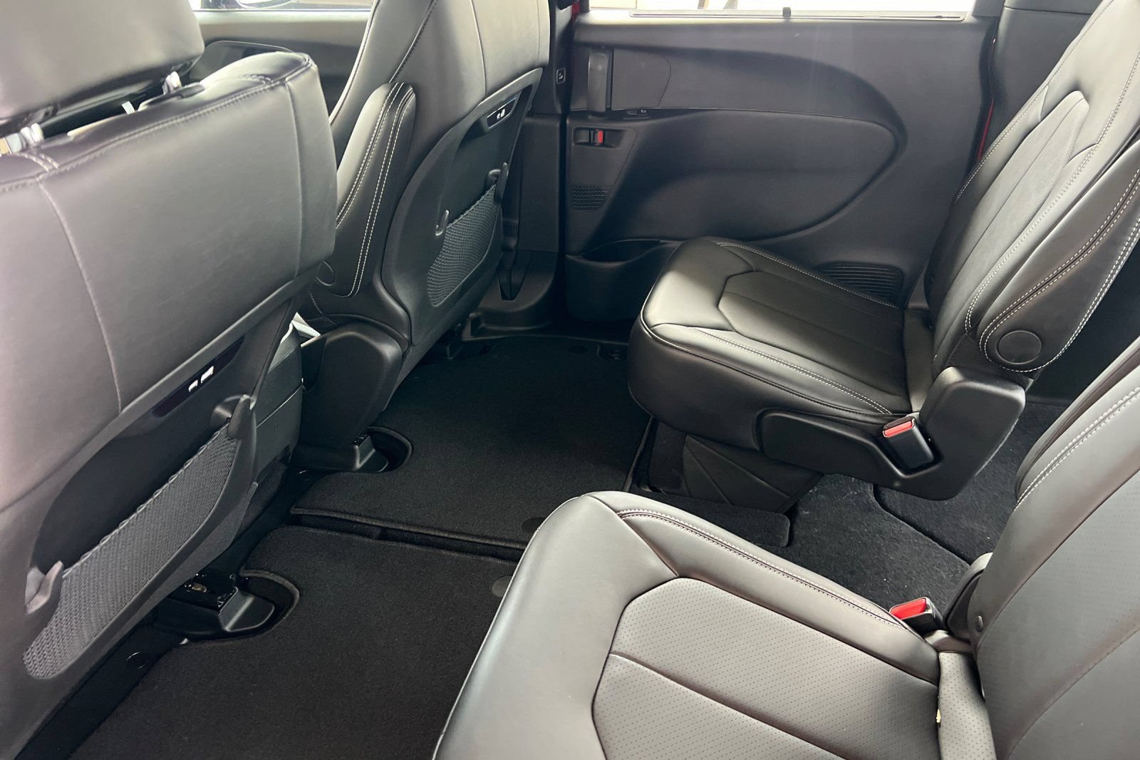 New 2026 Chrysler Pacifica Select AWD/4WD image 13
