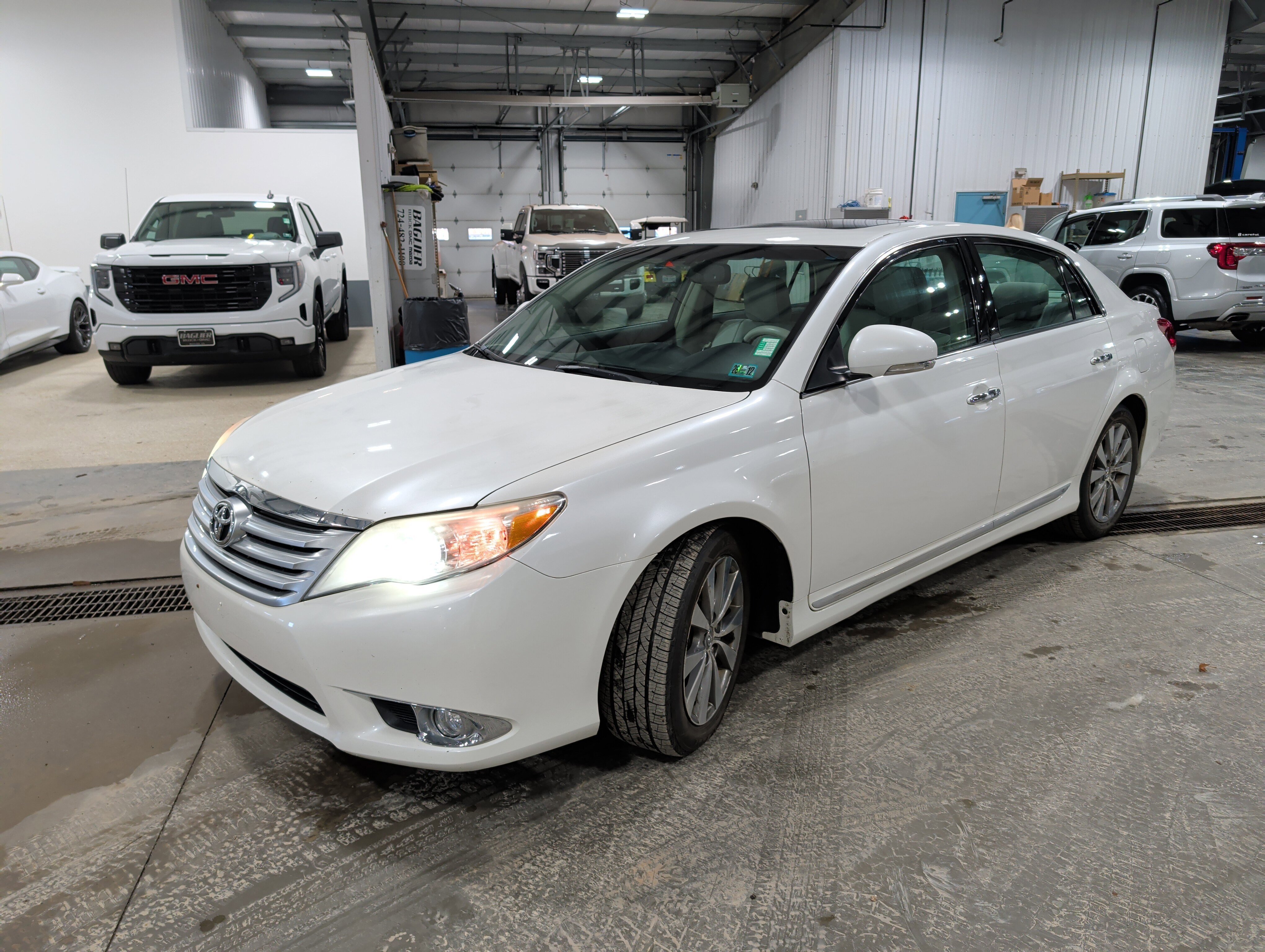 Used 2011 Toyota Avalon Limited FWD image 6
