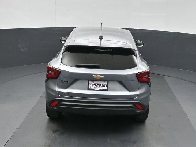 Used 2025 Chevrolet Trax LS w/ LS Convenience Package FWD image 32