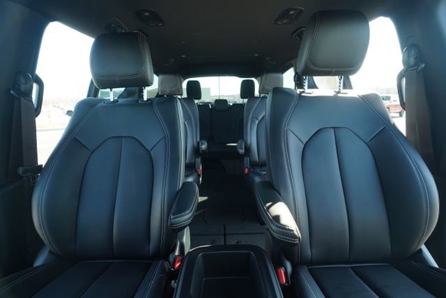 New 2026 Chrysler Pacifica Select FWD image 32