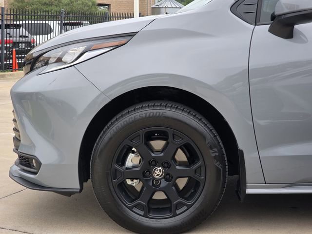 Used 2025 Toyota Sienna XLE Woodland Edition AWD/4WD image 6