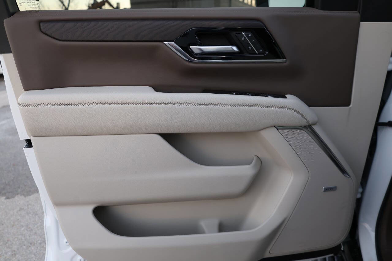 Used 2025 GMC Yukon XL Denali w/ Sun & Power Step Package image 12