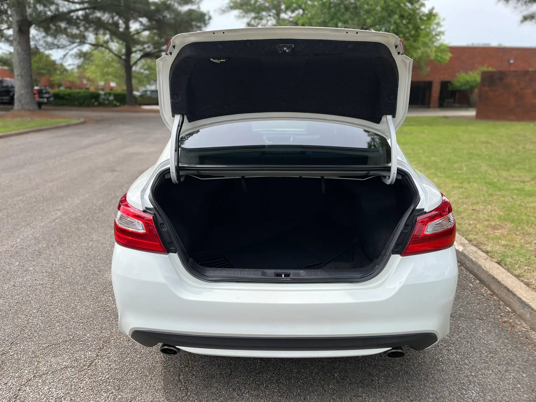 Used 2017 Nissan Altima 2.5 S w/ Power Driver Seat Package FWD image 18