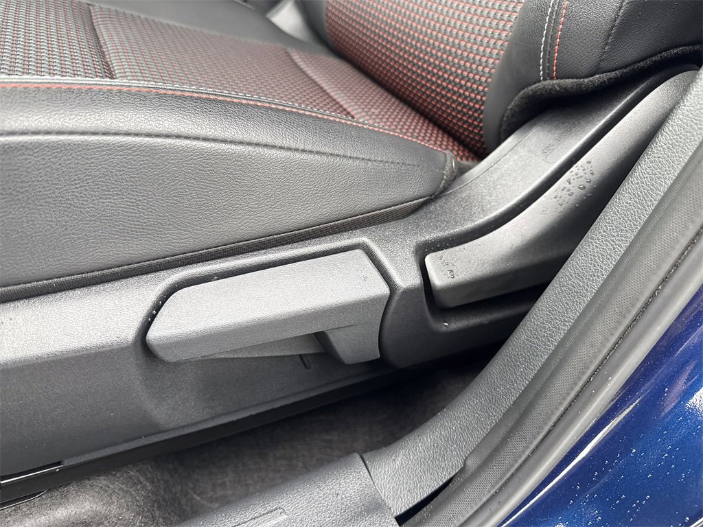 Certified 2025 Nissan Kicks SR image 29