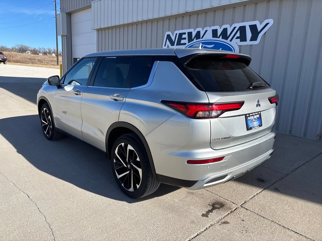 Used 2024 Mitsubishi Outlander SE Black Edition AWD/4WD image 7