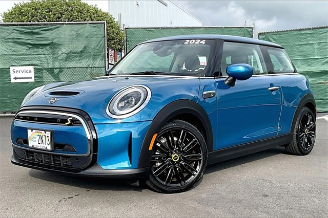 Used 2024 MINI Cooper SE image 1