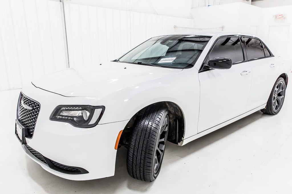 Used 2023 Chrysler 300 Touring w/ Sport Appearance Package image 35