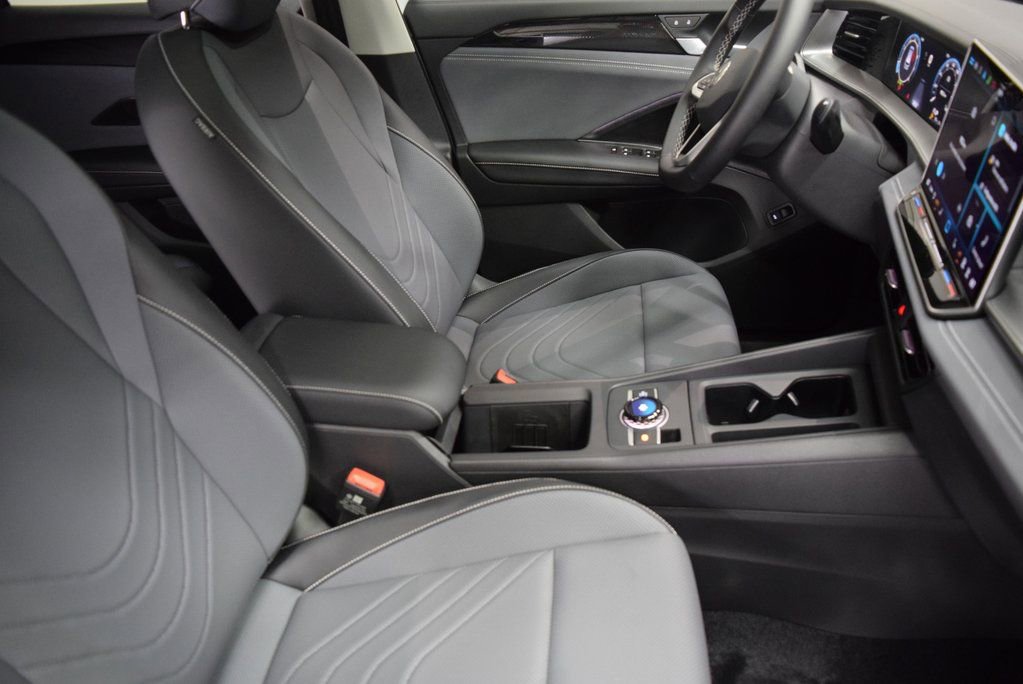 New 2025 Volkswagen Tiguan SE image 7