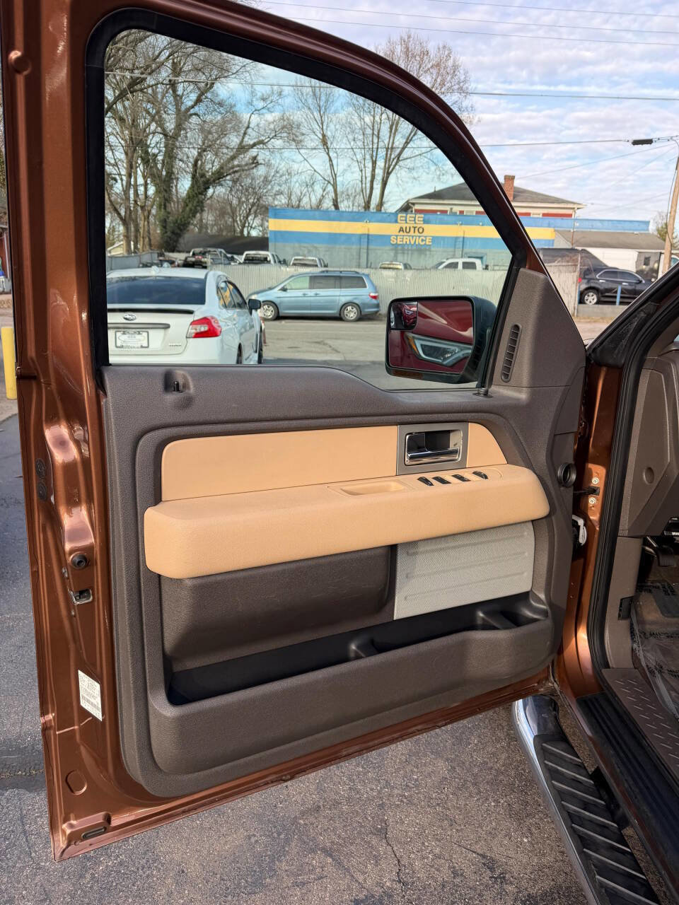 Used 2011 Ford F150 XLT w/ XLT Chrome Pkg image 9