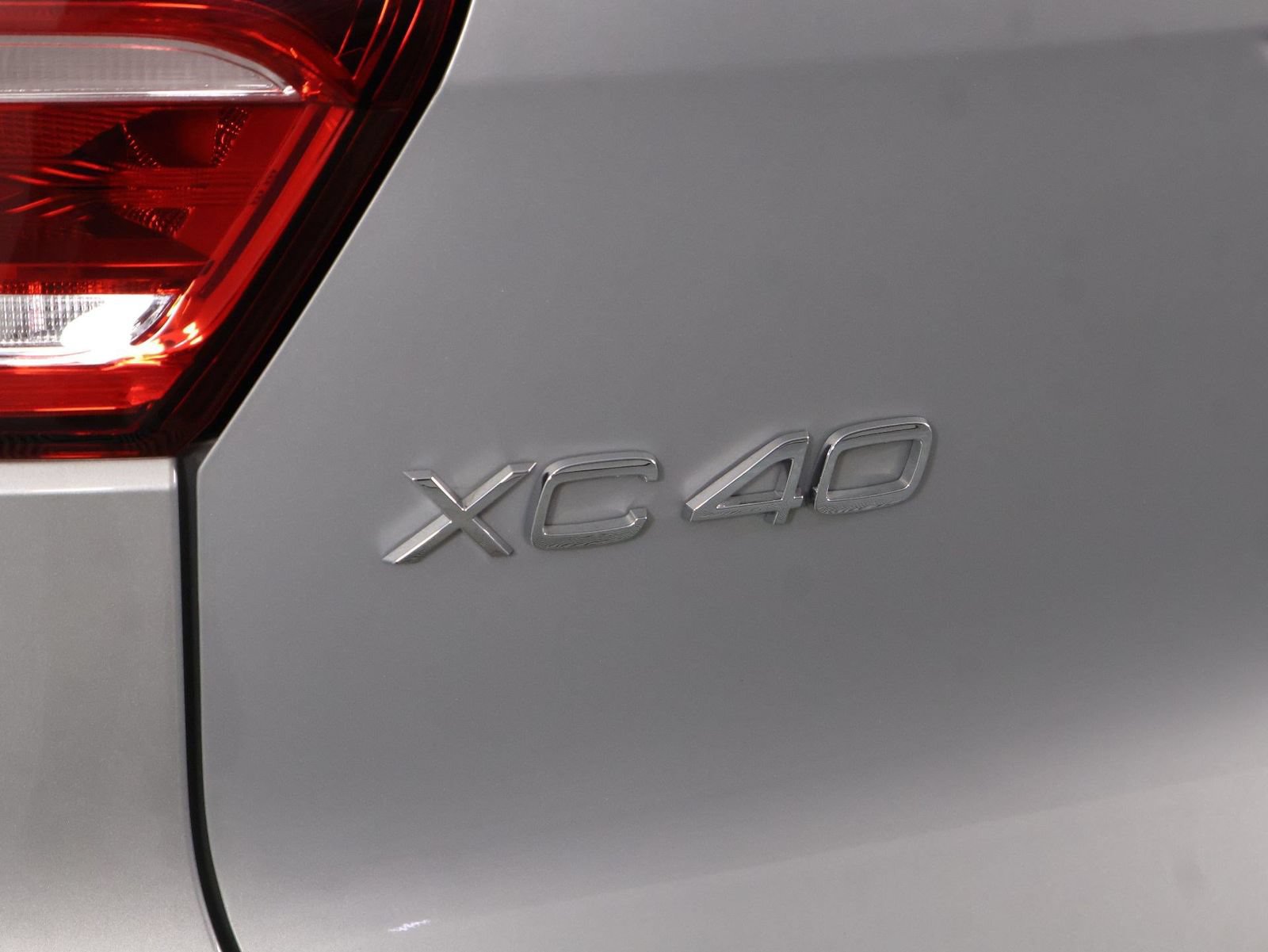 Used 2024 Volvo XC40 B5 Plus w/ Protection Package Premier AWD/4WD image 19
