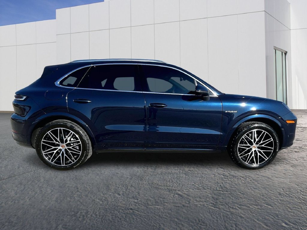 Certified 2026 Porsche Cayenne E-Hybrid AWD/4WD image 8