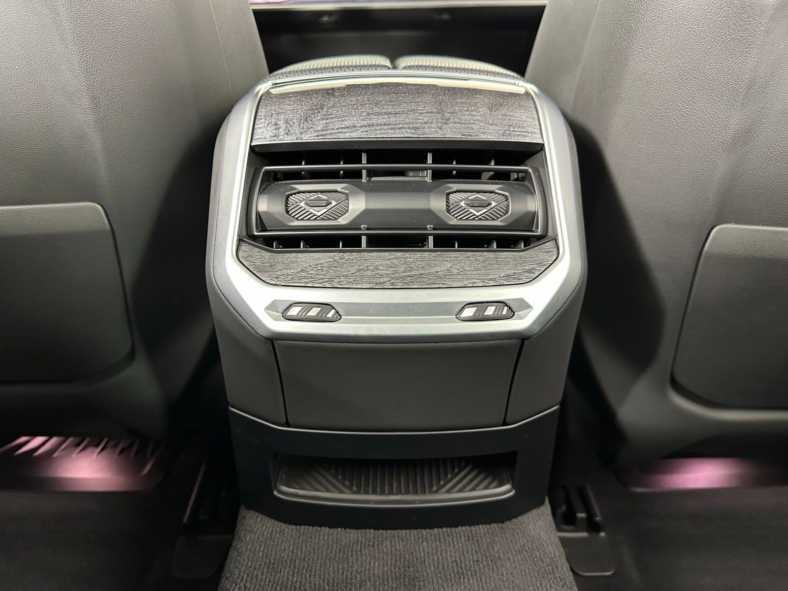 Used 2023 BMW 760i xDrive w/ Parking Assistance Package image 35