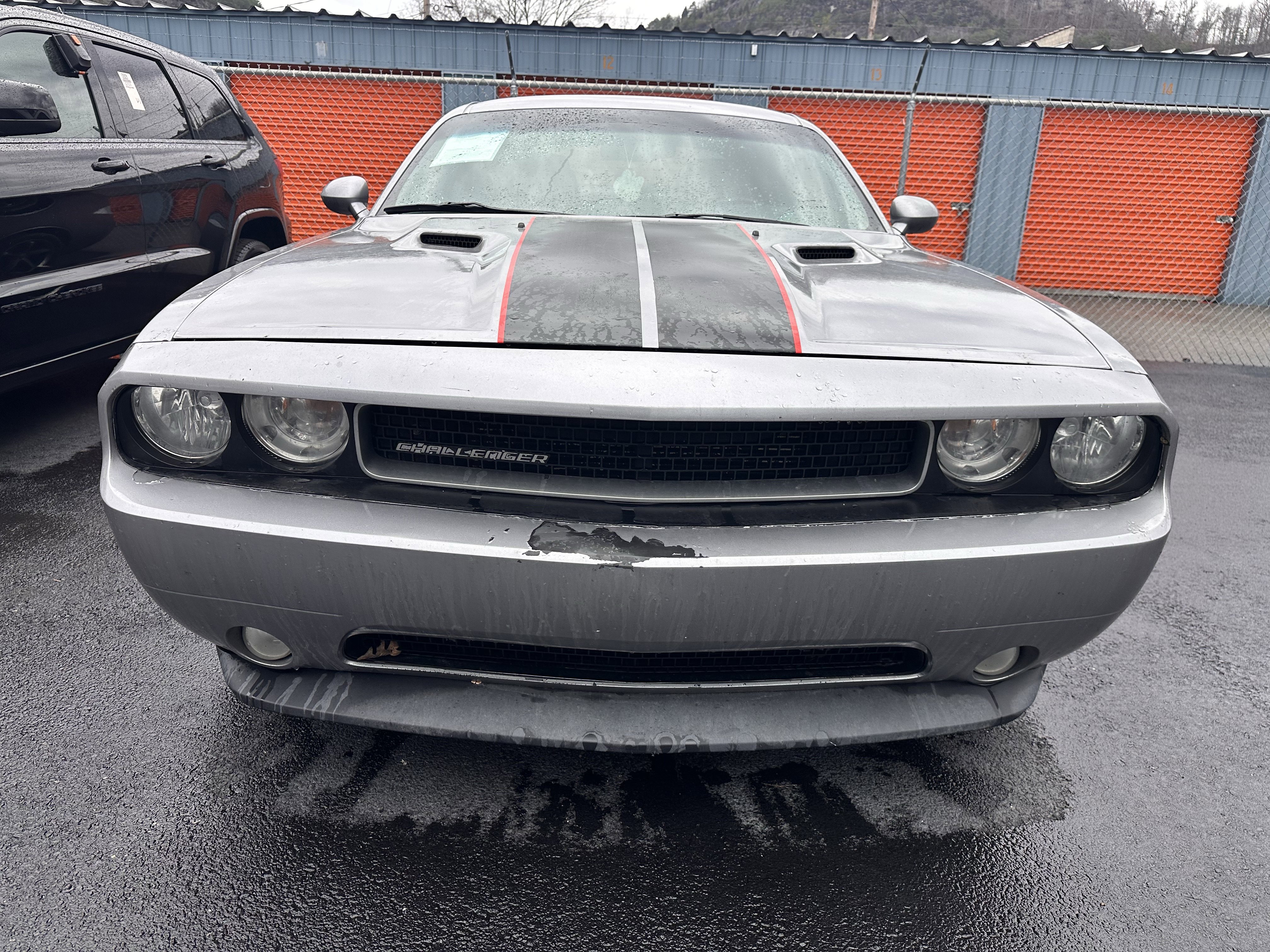 Used 2011 Dodge Challenger SE image 2