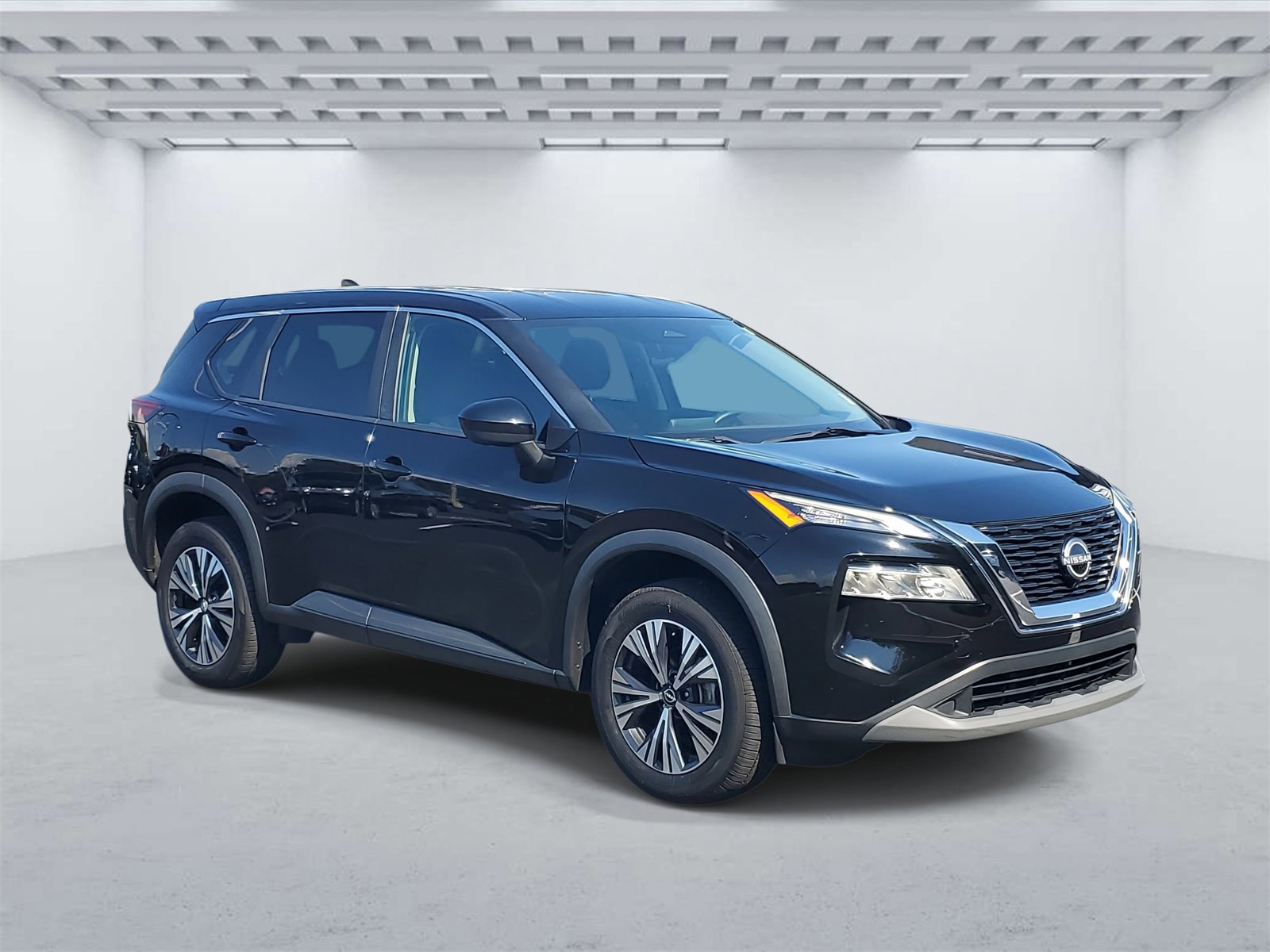 Used 2023 Nissan Rogue SV image 1