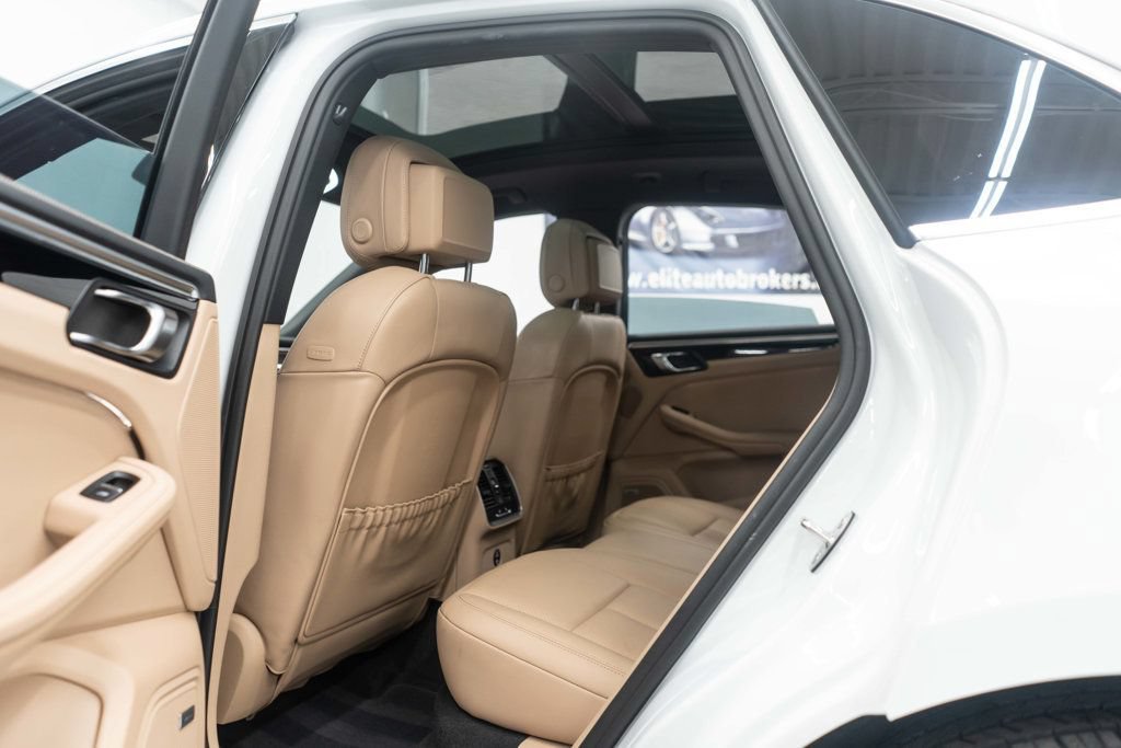 Used 2024 Porsche Macan S AWD/4WD image 31