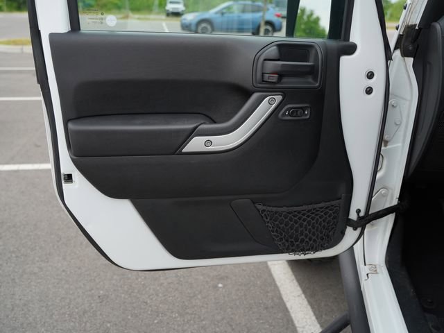 Used 2018 Jeep Wrangler Unlimited Sahara AWD/4WD image 13