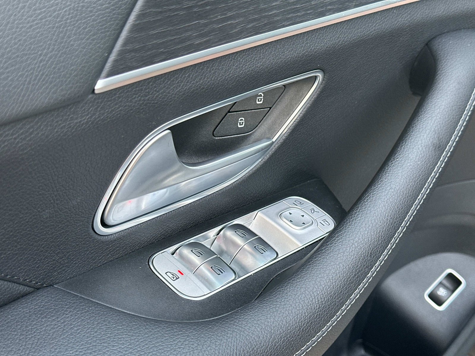 Certified 2025 Mercedes-Benz GLS 450 4MATIC image 19