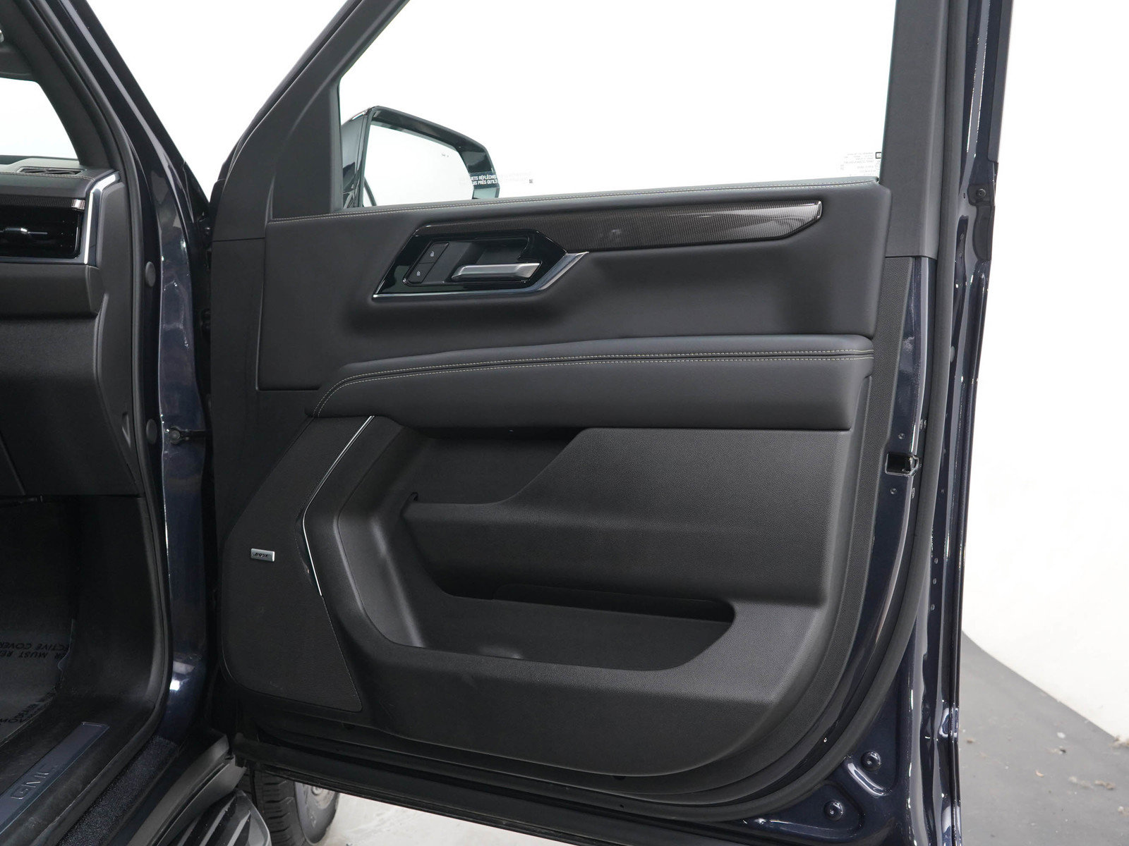 Used 2025 GMC Yukon Elevation AWD/4WD image 9