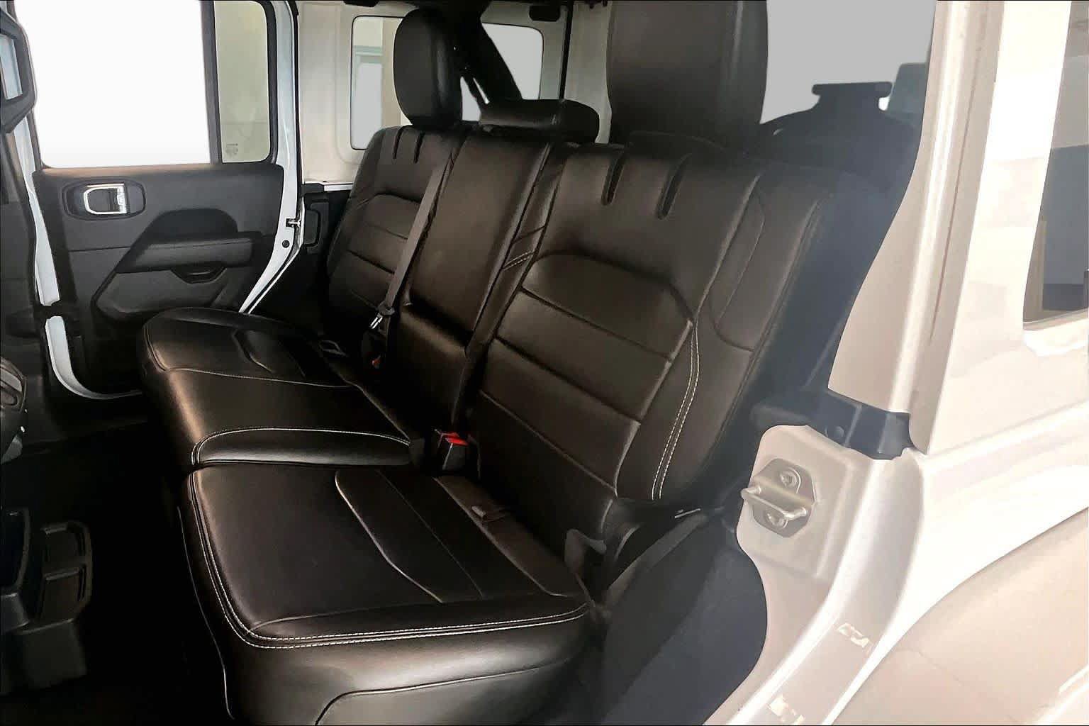Used 2023 Jeep Wrangler Unlimited Sahara AWD/4WD image 18