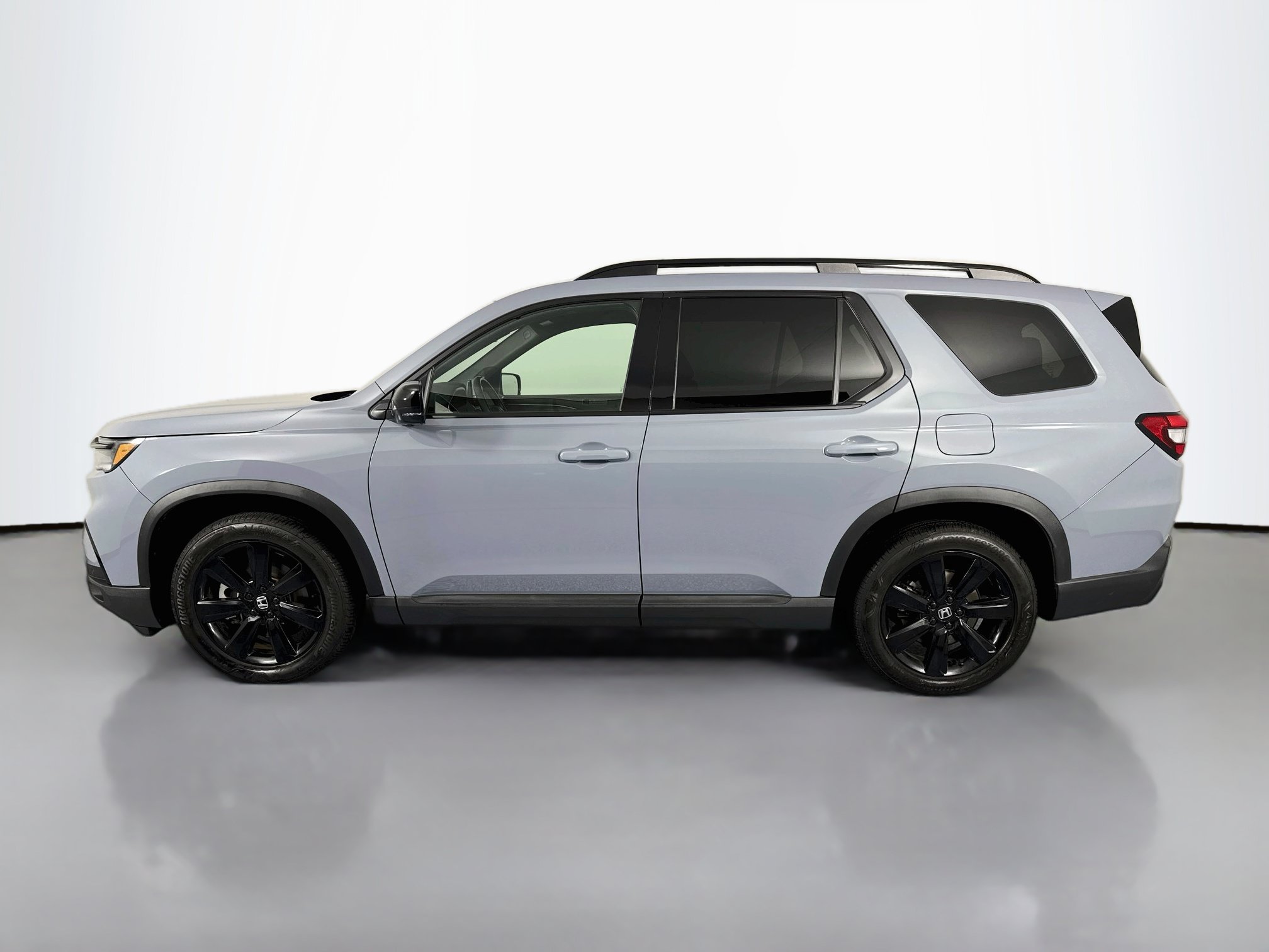 Certified 2025 Honda Pilot Black Edition image 8