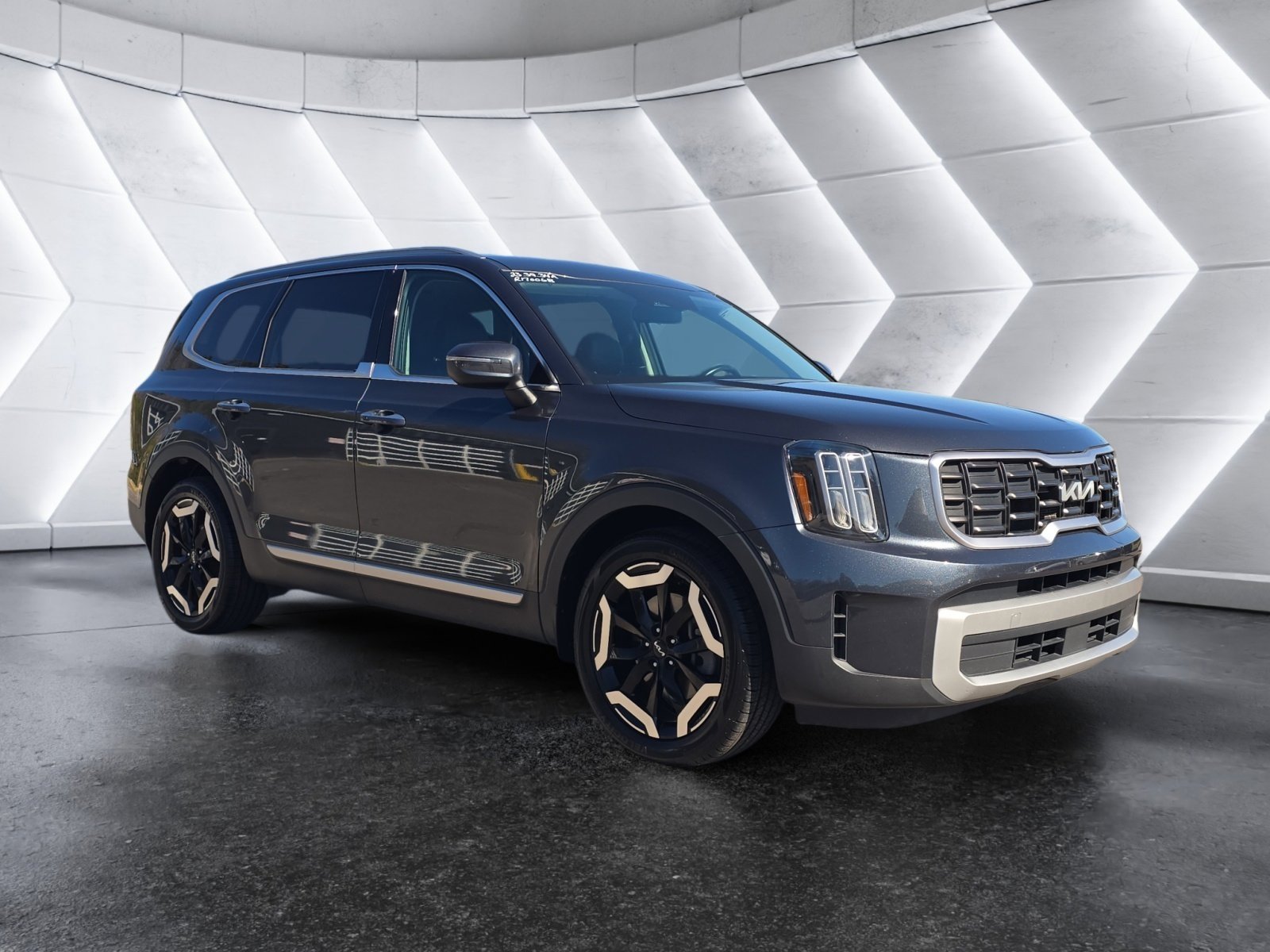 Used 2023 Kia Telluride S image 7