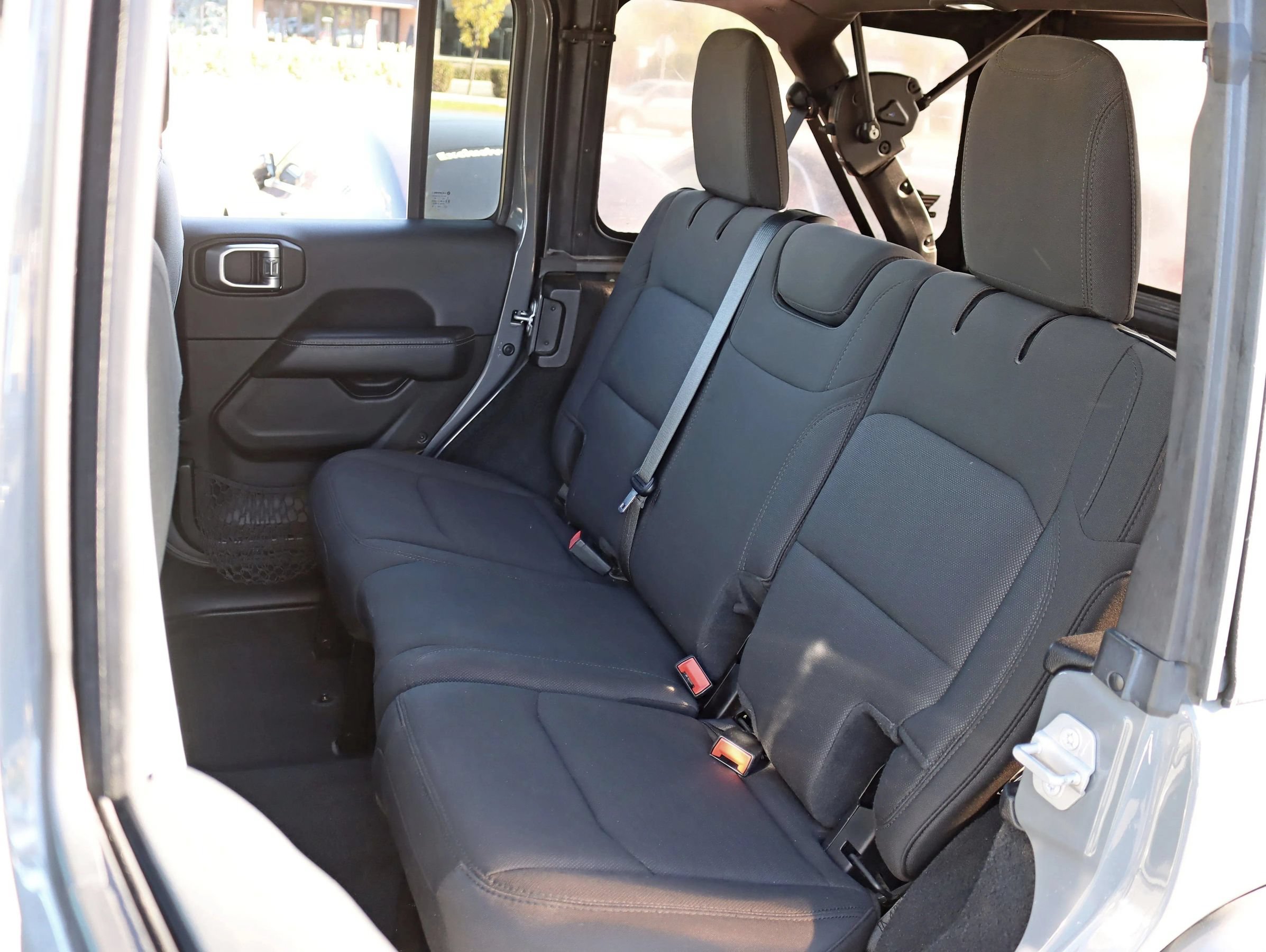 Used 2019 Jeep Wrangler Unlimited Sahara AWD/4WD image 30