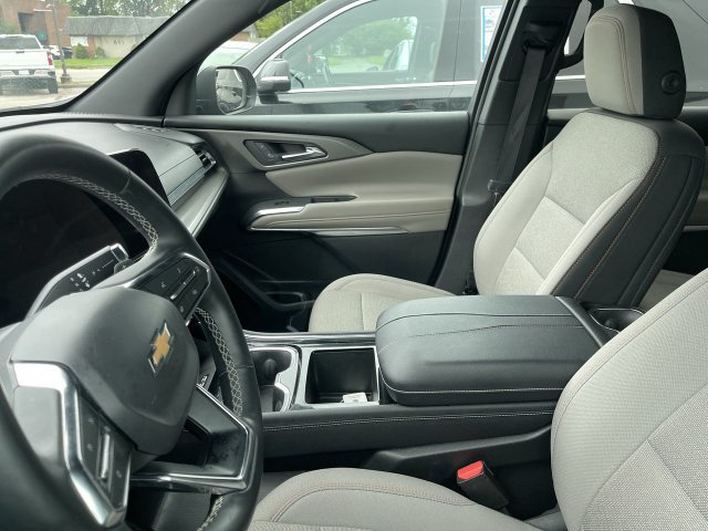 Used 2026 Chevrolet Traverse LT w/ Driver Confidence Package FWD image 4