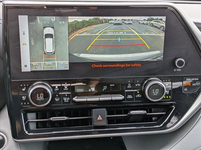 Used 2024 Toyota Highlander Platinum FWD image 14