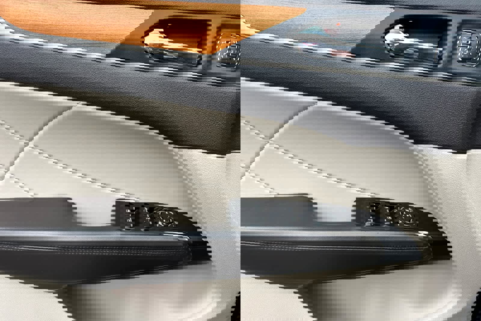 Used 2018 Lincoln MKC Select w/ Select Plus Package image 12