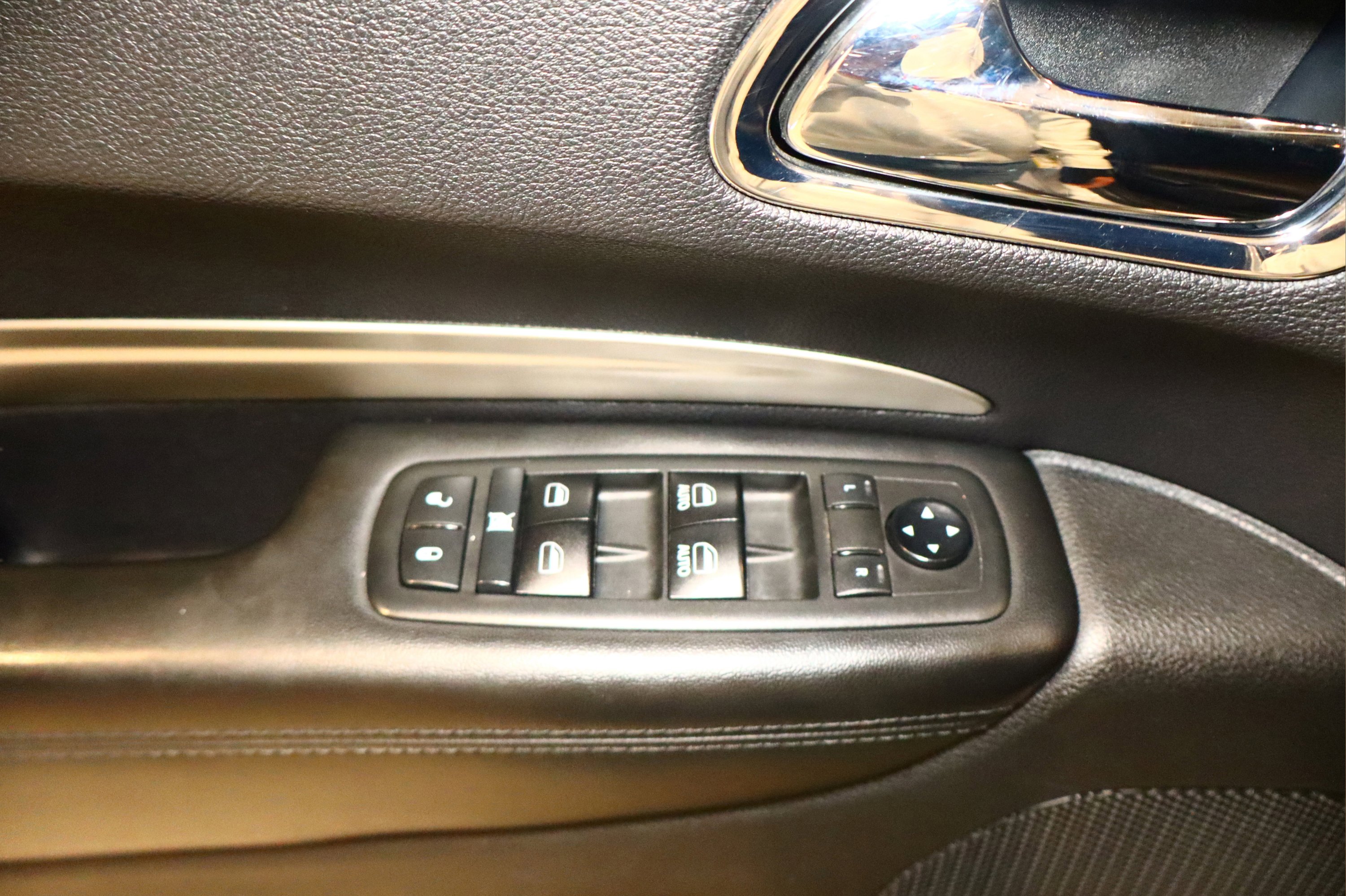 Used 2018 Dodge Durango SXT w/ 3rd Row Seating Group image 43