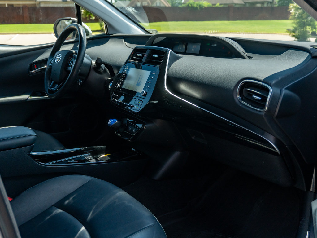 Used 2021 Toyota Prius XLE FWD image 18