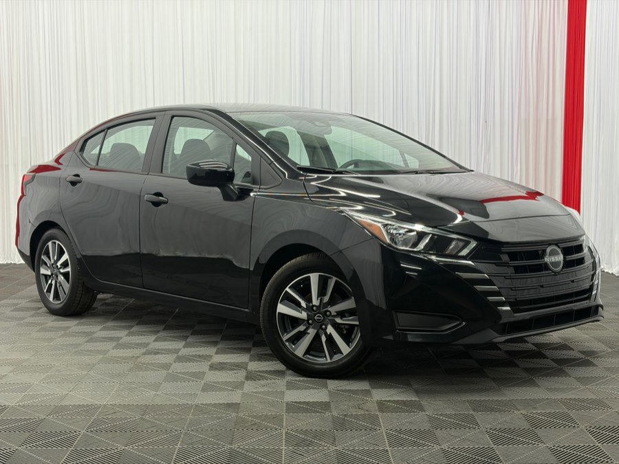Used 2023 Nissan Versa SV FWD image 2