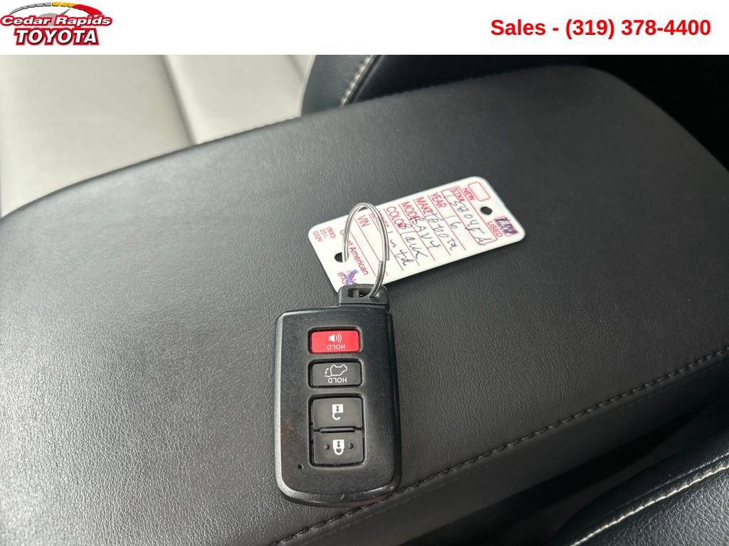 Used 2016 Toyota RAV4 Limited image 26