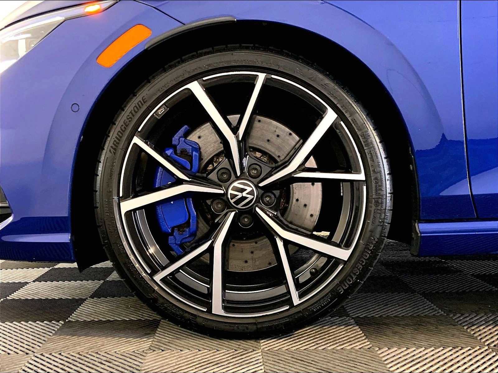Used 2023 Volkswagen Golf R AWD/4WD image 11