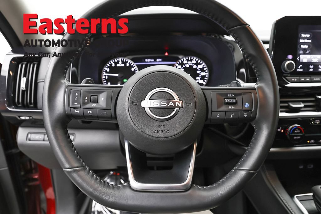 Used 2025 Nissan Pathfinder SV FWD image 10