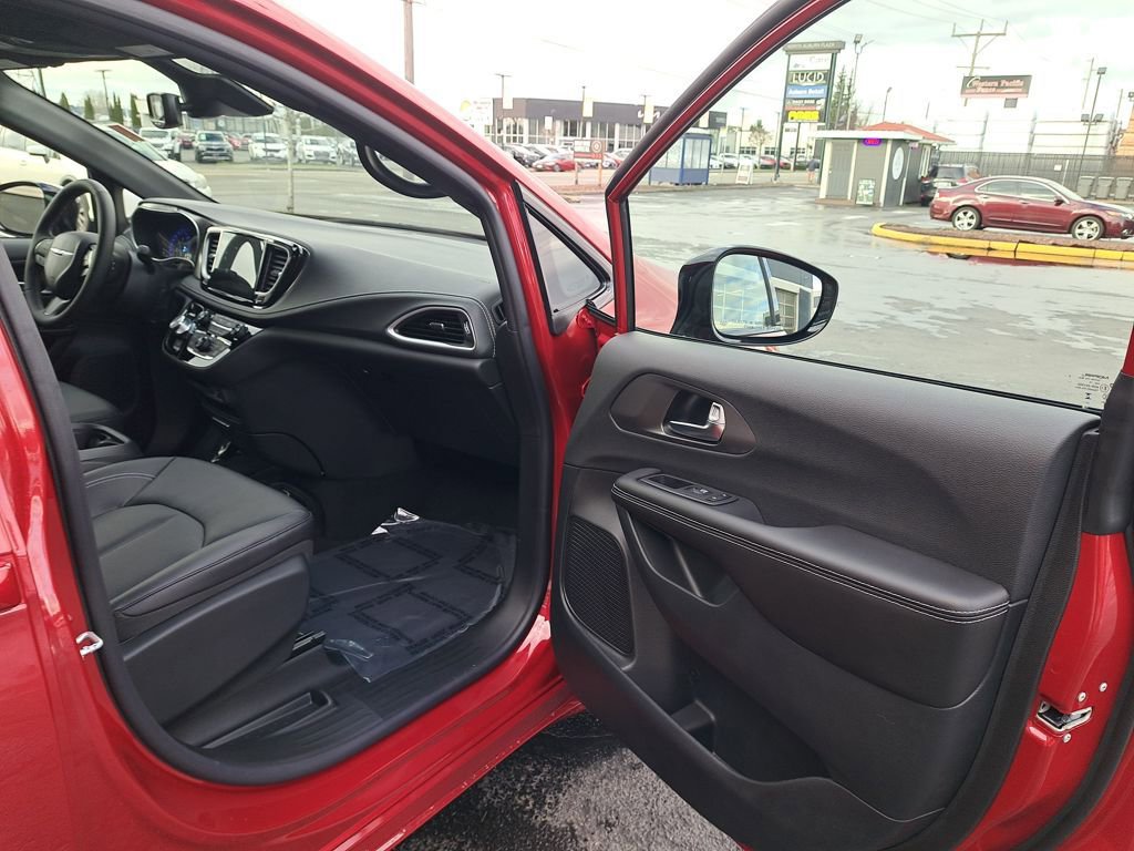 New 2026 Chrysler Pacifica Select w/ S Appearance Package FWD image 17