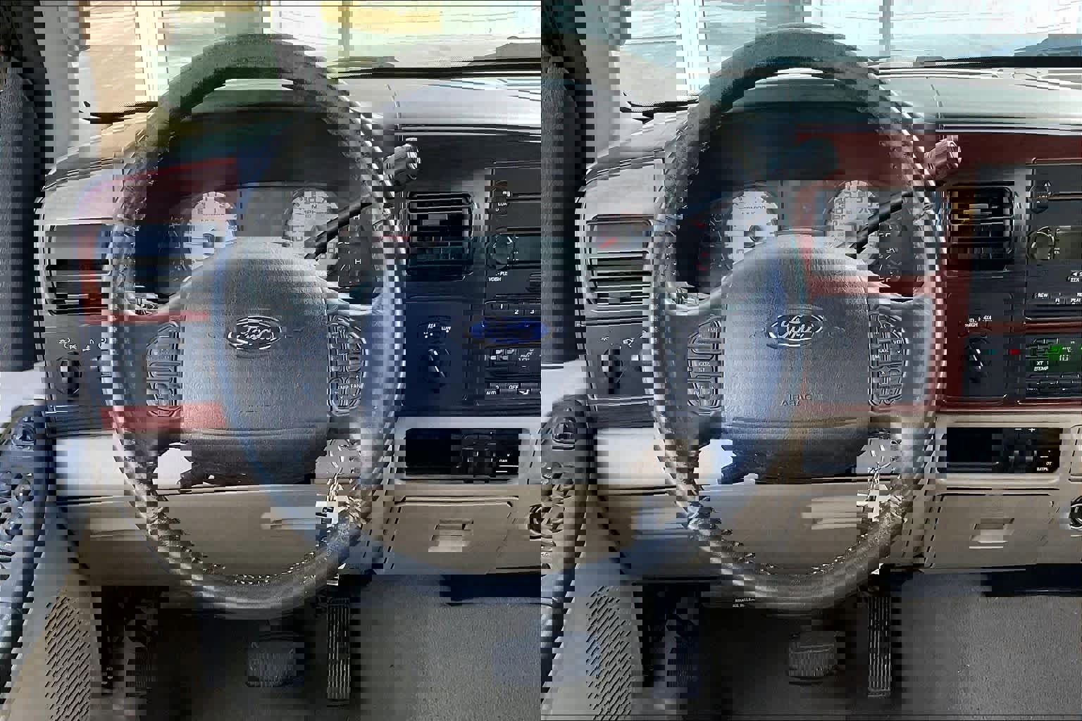 Used 2005 Ford F250 Lariat image 7