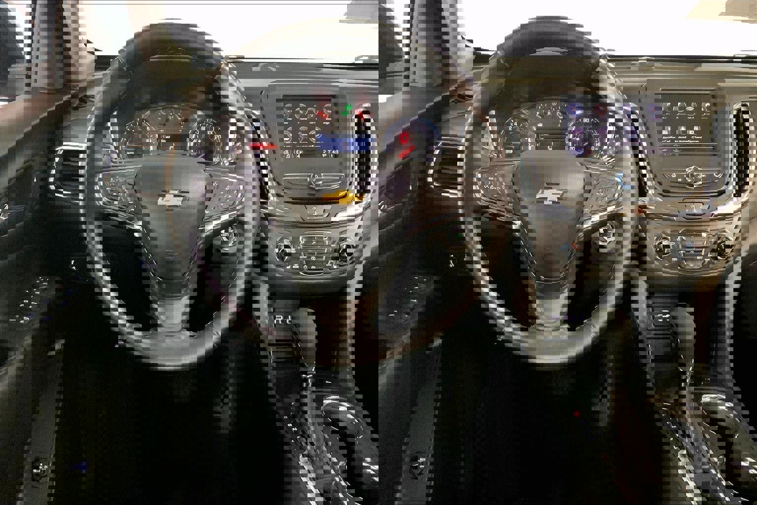 Used 2024 Chevrolet Equinox LT w/ LPO, Floor Liner Package image 5