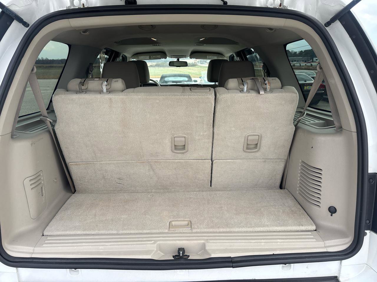 Used 2010 Ford Expedition XLT image 22