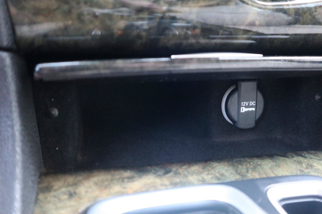 Used 2015 Chrysler 300 C w/ Light Group RWD image 79