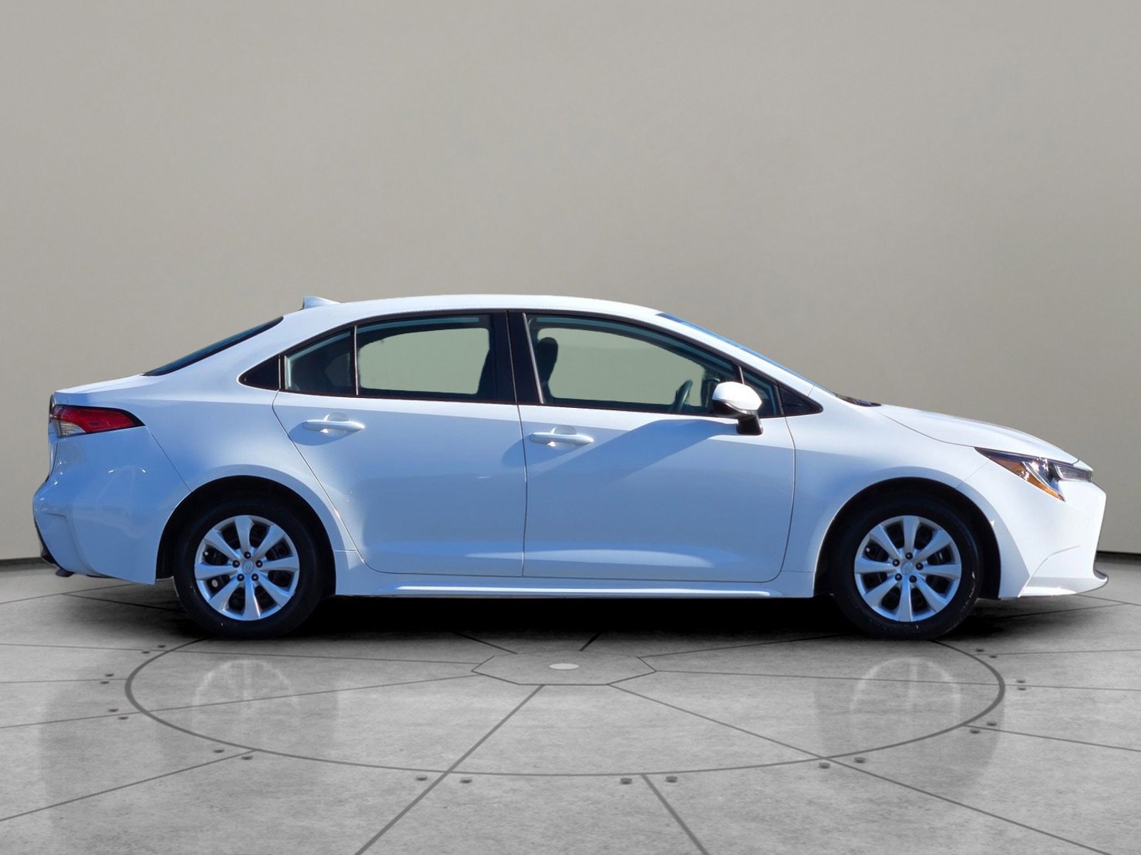 Used 2024 Toyota Corolla LE image 3