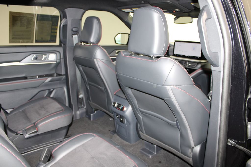 Used 2025 Ford Explorer ST image 36