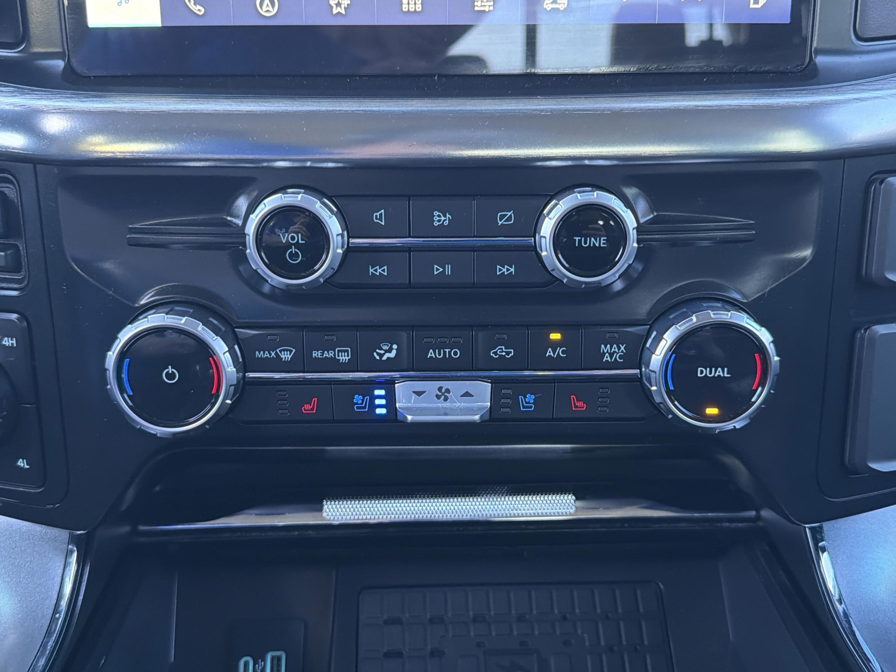 Used 2023 Ford F150 Lariat w/ Trailer Tow Package image 18