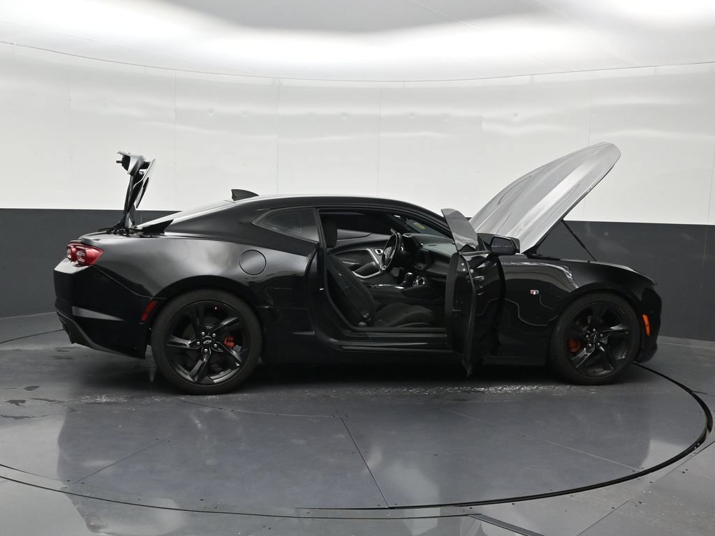 Used 2020 Chevrolet Camaro LT RWD image 32