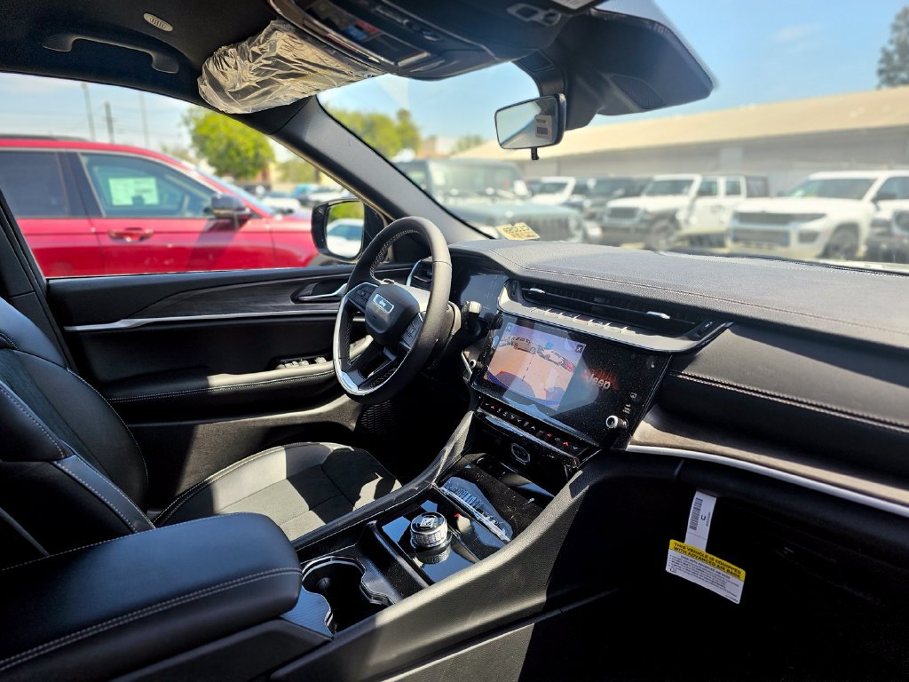 New 2026 Jeep Grand Cherokee Altitude RWD image 24