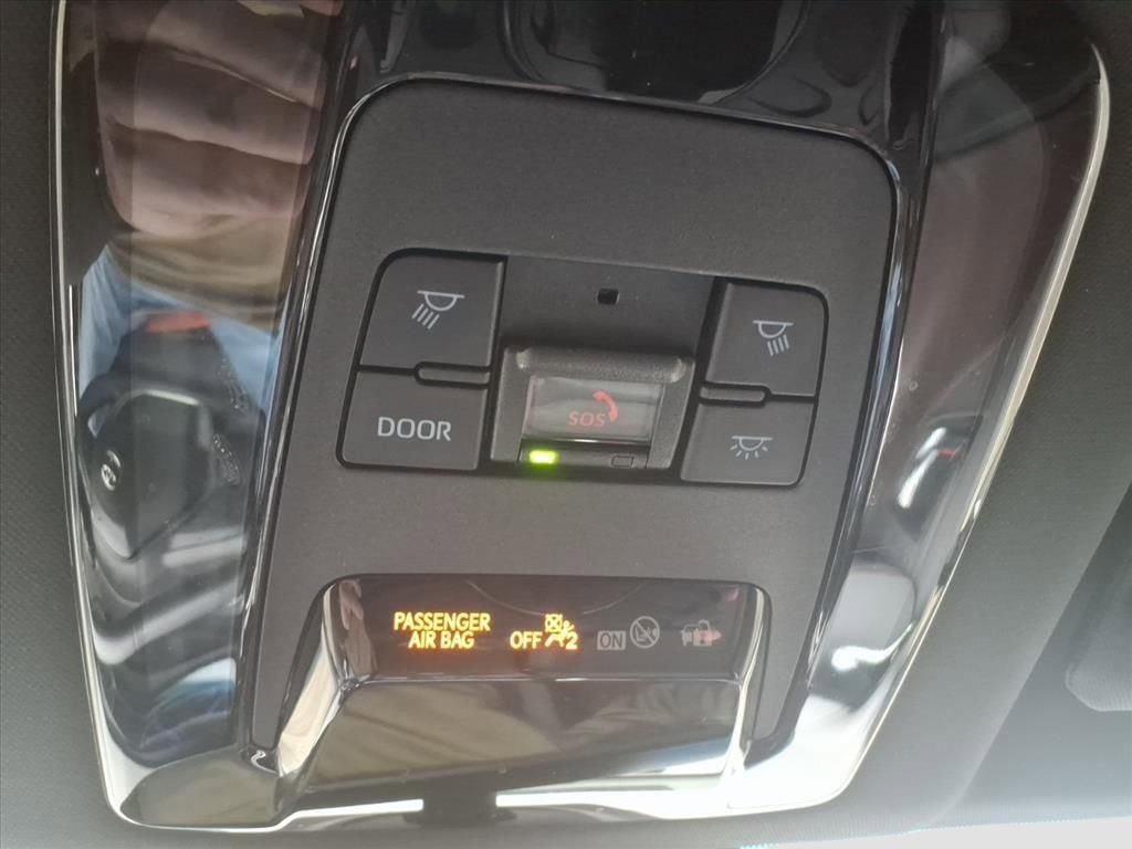 Used 2024 Toyota Venza XLE image 26