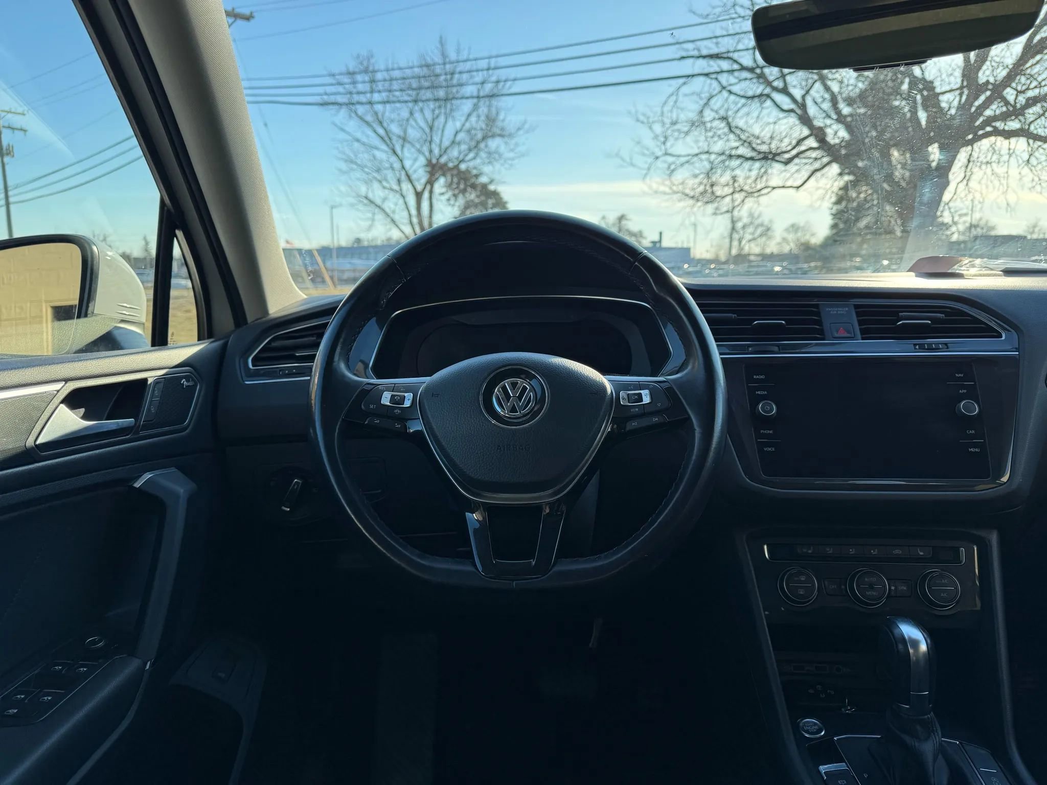 Used 2019 Volkswagen Tiguan SEL Premium w/ 3rd Row Seat Package image 18