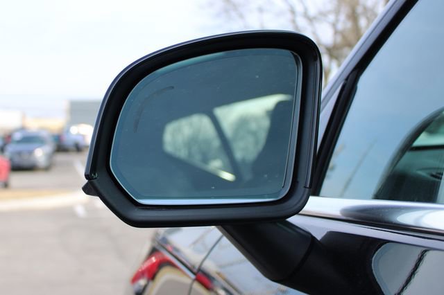 Used 2025 Volvo XC40 B5 Plus AWD/4WD image 8