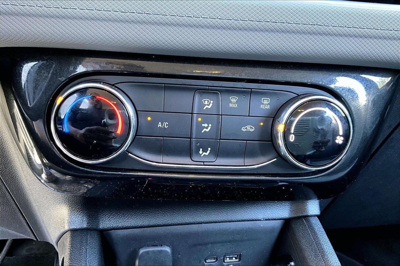 Used 2025 Chevrolet TrailBlazer LT AWD/4WD image 15